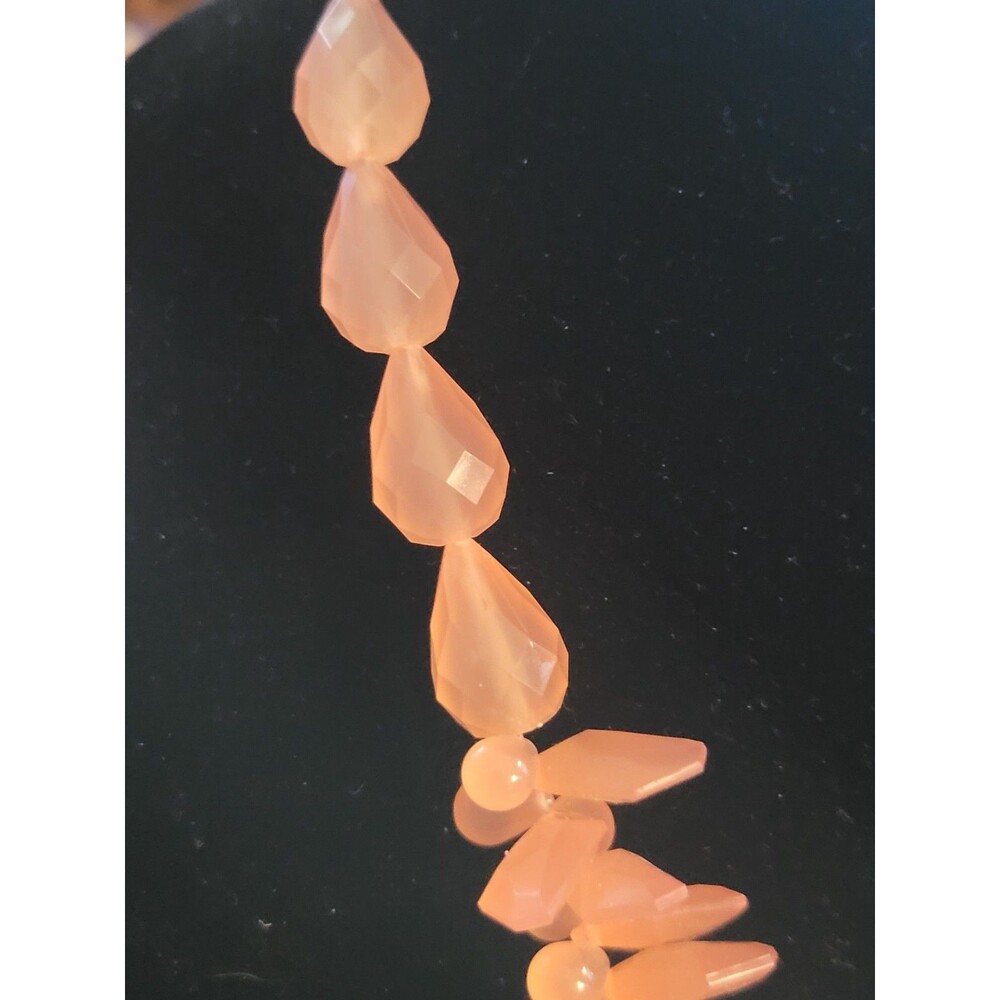 Avon Mark Rock of Ages Peach Faux Coral Bead Necklace  Adjustable - Picture 3 of 6